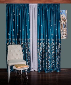 Draperie catifea albastru cu model auriu