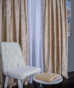 Draperie catifea bej cu insertii aurii