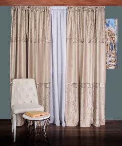 Draperie catifea bej cu model auriu