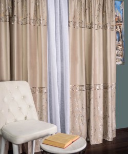 Draperie catifea bej cu model auriu