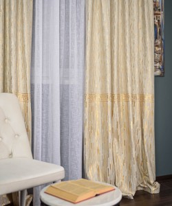 Draperie catifea crem cu model auriu