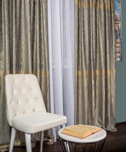 Draperie catifea cu model gri/auriu
