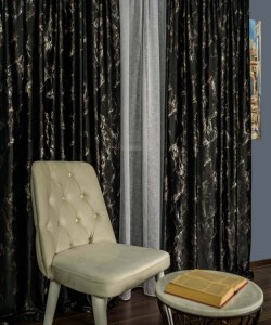 Draperie catifea negru cu insertii auriu