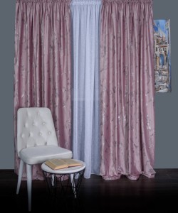 Draperie catifea roz cu insertii aurii