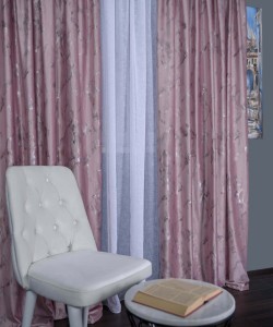 Draperie catifea roz cu insertii aurii
