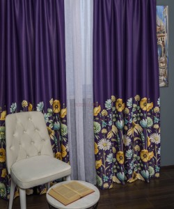 Draperie satin mov,flori multicolore