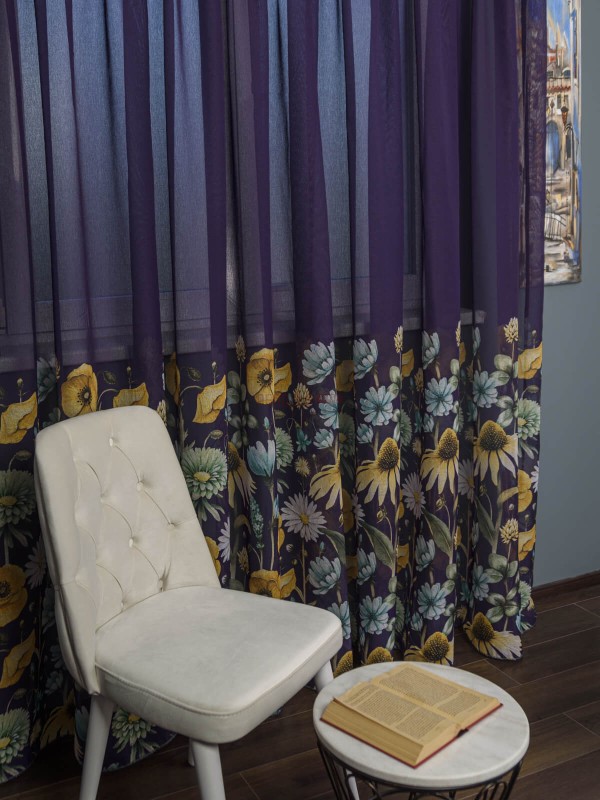 Perdea tip in mov ,flori multicolore