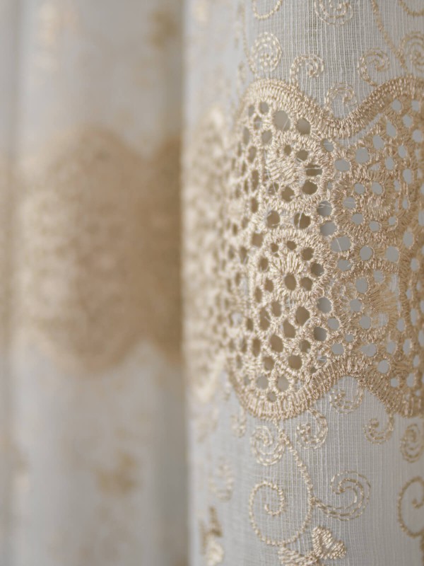 Perdea tip in cu broderie dantela ivoire/auriu