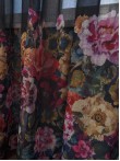 Perdea tip in negru,flori multicolore