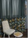 Perdea tip in verde, flori multicolore