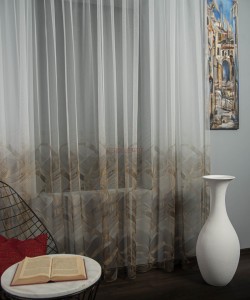 Perdea tulle bordura maro