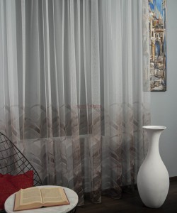 Perdea tulle bordura maro