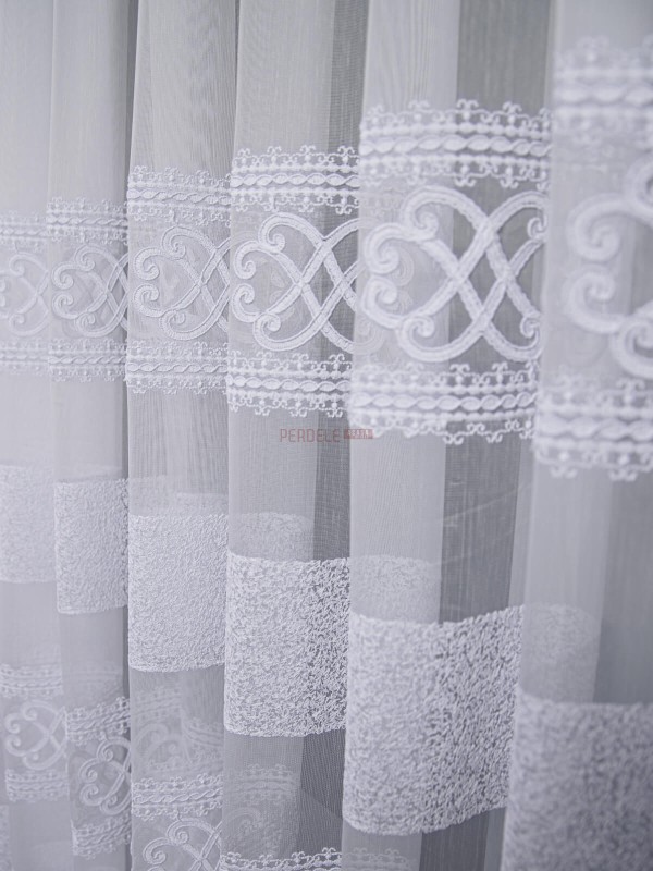 Perdea tulle brodat alb