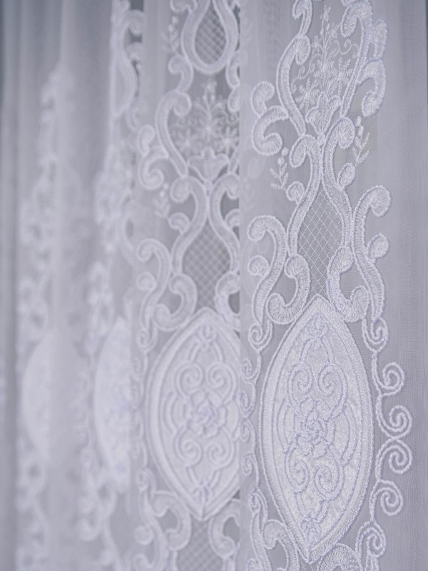 Perdea tulle brodat alb