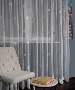 Perdea tulle brodat alb/gri