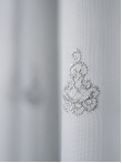 Perdea tulle brodat alb/gri