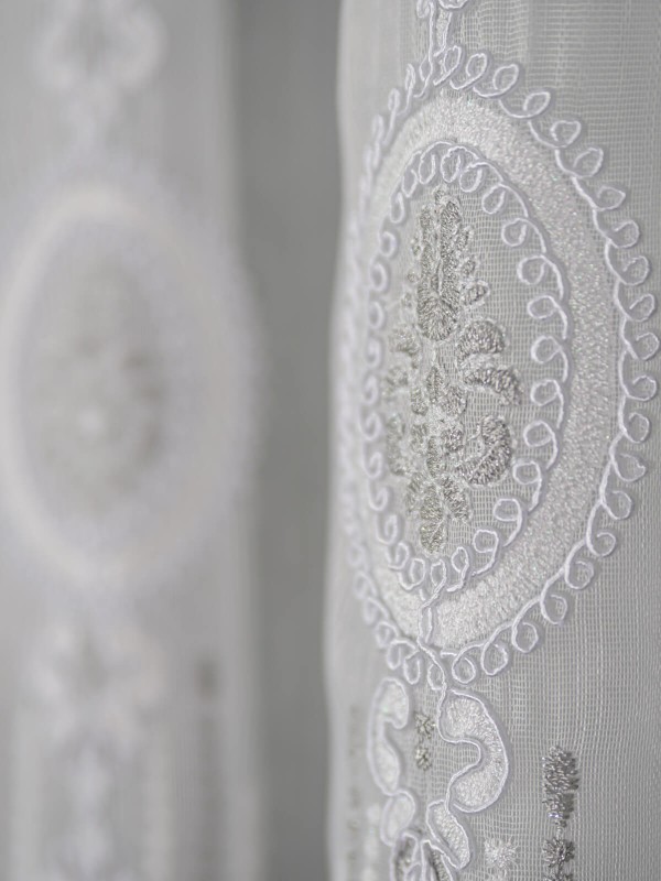 Perdea tulle brodat alb/gri
