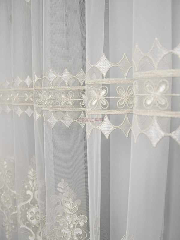 Perdea tulle brodat crem